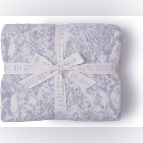 Barefoot Dreams Soft Gray and White Throw - Picture 4 of 5